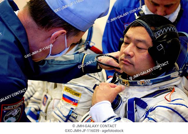 Astronaut Leroy Chiao, Expedition 10 commander and NASA International Space Station (ISS) science officer, donned his launch and entry suit and climbed aboard...