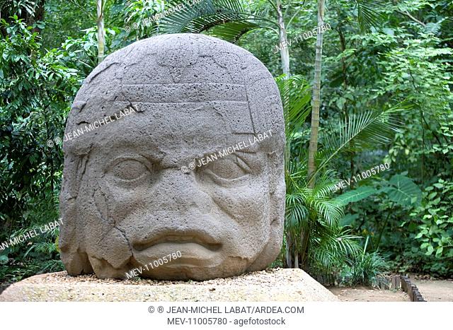 Statue Olmec 'Old Warrior' Villahermosa, La venta, Tabasco, Mexico