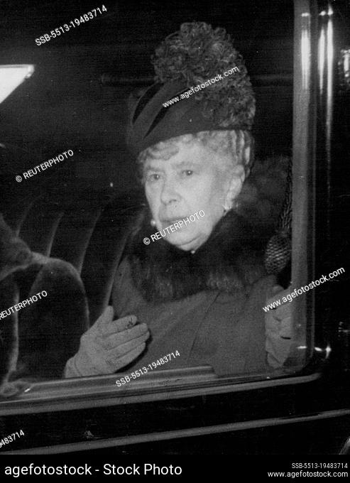 Queen Mary Goes To Sandringham -- Queen Mary seen in her car as she arrived at King's Cross Station, London to-day (Thursday) to board the Royal train for the...