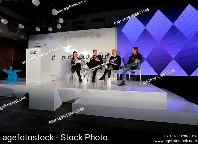 19 January 2020, Bavaria, Munich: (l-r) Katja Speck (Founder DigitalMarketExpert), Andreas Kunze (CEO and Co-Founder of KONUX)