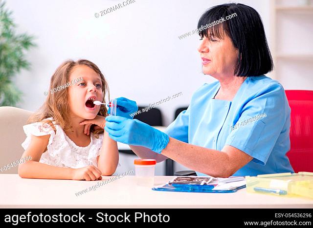 The little girl visiting old female doctor