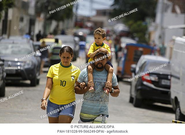28 October 2018, Brazil, Rio de Janeiro: A Brazilian family going to the polling station. The favourite in the run-off was right-wing populist Bolsonaro