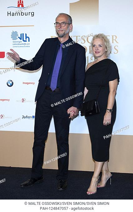 John MENT, moderator, companion unidentified, red carpet, Red Carpet Show, arrival, arrival, award ceremony of the German Radio Award 2019 in Hamburg on 25