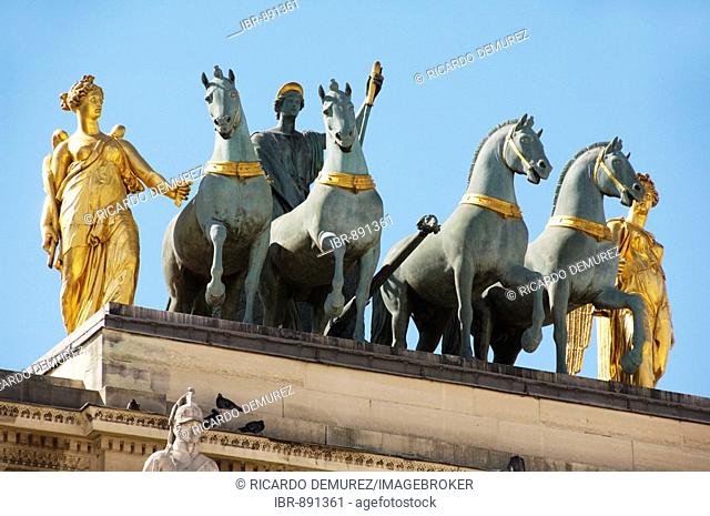 Figures on the Arc de Triomphe du Carrousel, Musee du Louvre, Paris, France, Europe