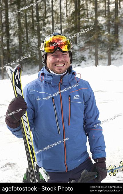 PRODUCTION - 28 February 2023, Czech Republic, -: The head of CzechTourism, Jan Herget, enjoys the sunny day skiing in the Ore Mountains