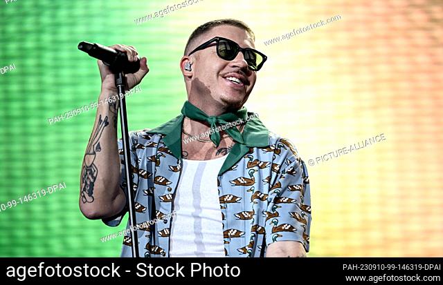 10 September 2023, Berlin: US musician Macklemore performs on stage at the Lollapalooza Festival Berlin on the grounds of the Olympiastadion