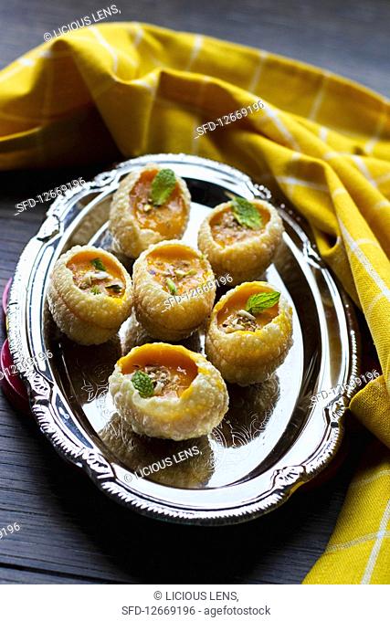 Aamrus Puri, pastry with mango mousse (India)