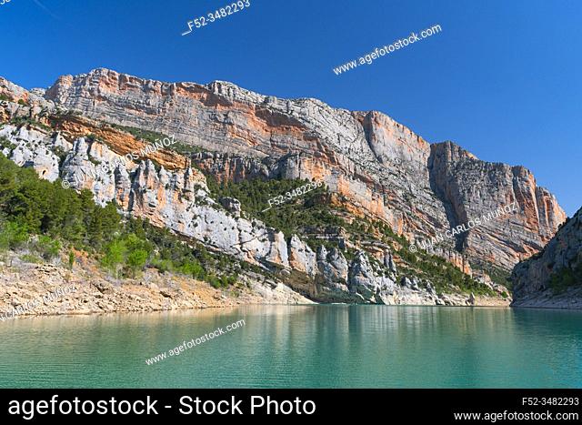 Canelles Reservoir, Montrebei Gorge, Congost de Mont Rebei, Noguera Ribagorzana river, Montsec Range, The Pre-Pyrenees, Lleida, Catalonia, Spain, Europe