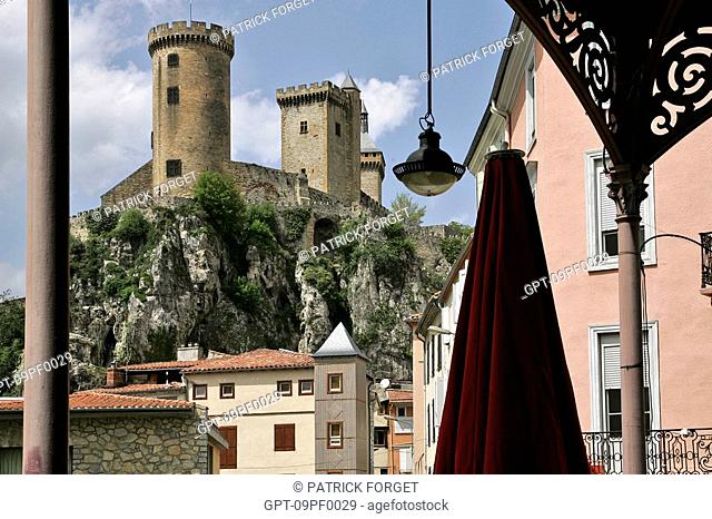 THE 11TH CENTURY COUNTS' CASTLE SEEN FROM THE SQUARE HALLE AUX GRAINS, TOWN OF FOIX, ARIEGE 09, FRANCE
