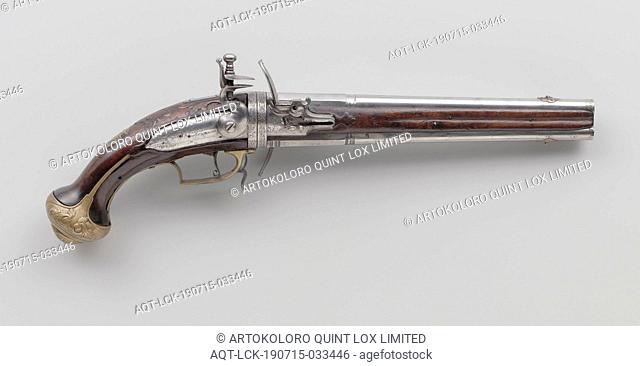 Double-barreled flint running gun, Heavy gun. The lock is simply engraved with arabesques and a signature, the pans are rainproof