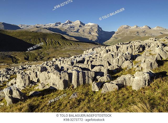 zona Karstica entre la Estiba y el pico Mondoto, parque nacional de Ordesa y Monte Perdido, comarca del Sobrarbe, Huesca, Aragón, cordillera de los Pirineos