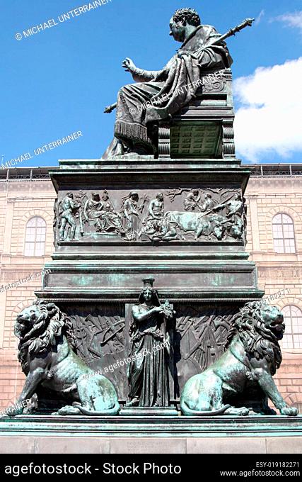 Maximilian Joseph Denkmal in München-4
