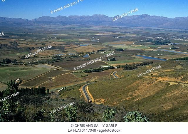 Breed River Valley is renowned as fertile land which is suitable for growing fruit. The Skurweberg mountains tower over the southern valley