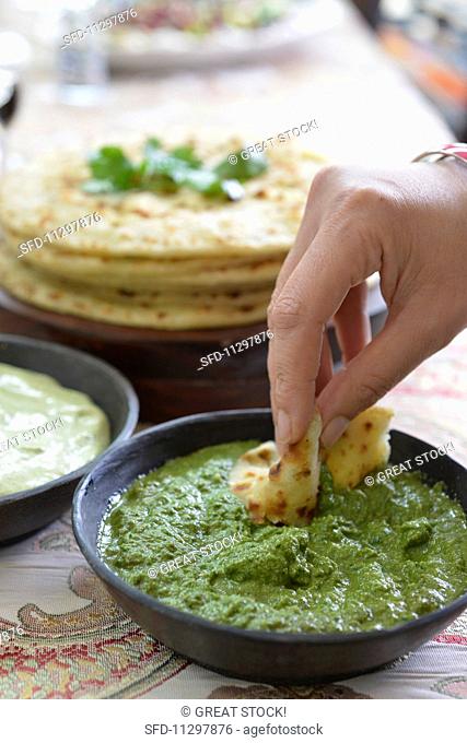 Mint and cashew nut pesto with unleavened bread