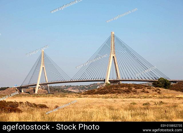 Brücke über Fluss Guardiana, Portugal