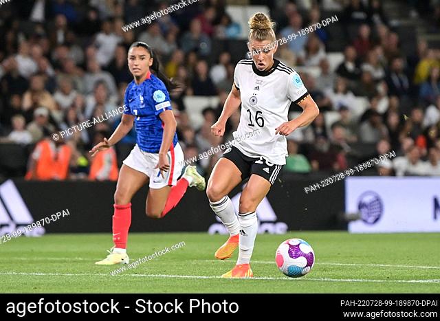 27 July 2022, Great Britain, Milton Keynes: Soccer: national team, women, EM 2022, before the semifinal, final training Germany