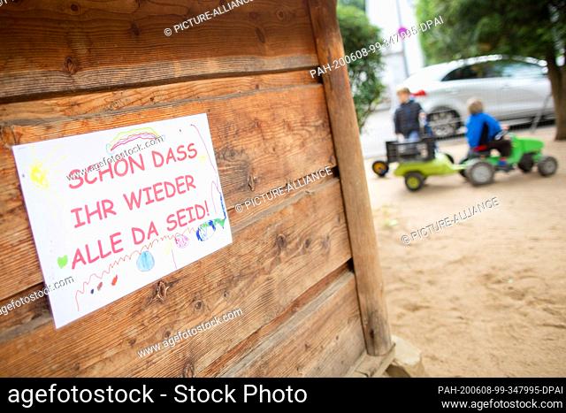 dpatop - 08 June 2020, North Rhine-Westphalia, Cologne: Children play in the playground of the Protestant day-care centre ""Wasserblecher Kinder""