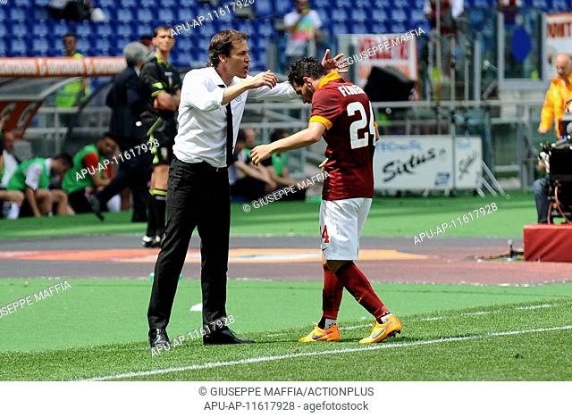 2015 Serie A Football Roma v Genoa May 3rd. 03.05.2015. Rome, Italy. Serie A Football. Roma versus Genoa. Alessandro Florenzi celebrates with his manager Rudi...