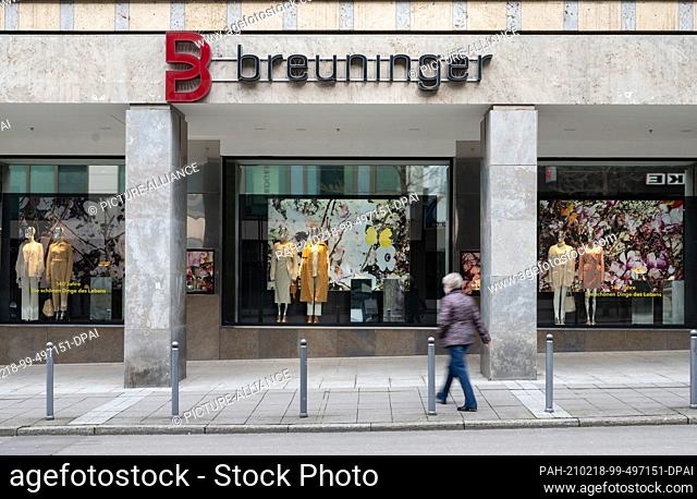 18 February 2021, Baden-Wuerttemberg, Stuttgart: A lettering of the retail company Breuninger is attached to a facade of the Breuninger department store in the...