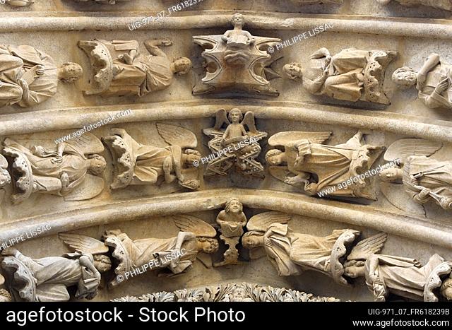 Saint-Etienne cathedral, Bourges, France. Western faâˆšÃŸade. Arch reliefs