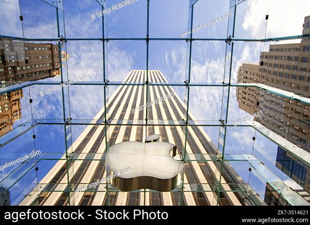 Entrance to Apple Store in Fifth Avenue, New York City, Manhattan, USA