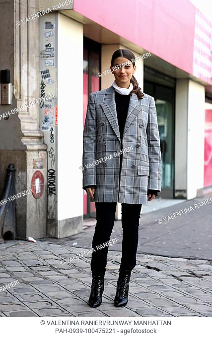 Amanda Alagem, Accessories Director at Harper's Bazaar, attending the Sacai show during Paris Fashion Week - March 5, 2018 - Photo: Runway Manhattan/Valentina...
