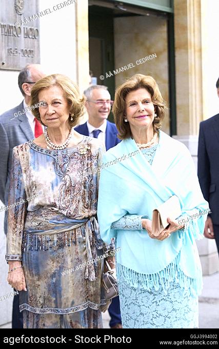 The former Queen Sofia, Queen Silvia of Sweden attends Concert on the occasion of the ‘Global Summit NEURO 2020/2022’ at Liceo Theatre on June 21
