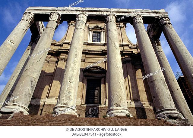 The Temple of Antoninus and Faustina, incorporated into the church of San Lorenzo in Miranda, the Roman Forum, Historic Centre of Rome (UNESCO World Heritage...