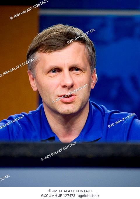 Russian cosmonaut Andrey Borisenko, Expedition 27 flight engineer and Expedition 28 commander, responds to a question from a reporter during an Expedition 2728...