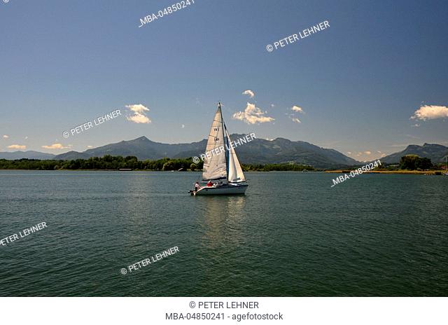 Germany, Bavaria, Chiemgau, Lake Chiemsee, sailboats
