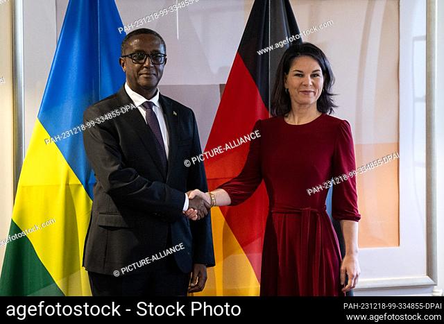 18 December 2023, Slovenia, Kigali: Annalena Baerbock (Bündnis 90 / Die Grünen), Federal Minister for Foreign Affairs, is welcomed by Vincent Biruta