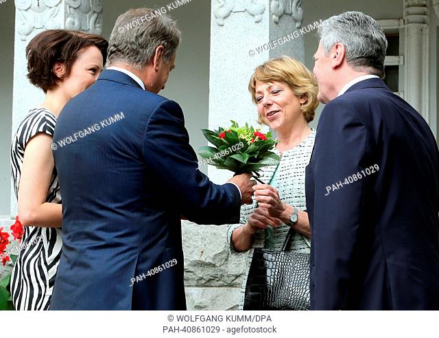 German President Joachim Gauck (R) and his partner Daniela Schadt are welcomed by Finish President Sauli Niinisto (L) and his wife Jenni Haukio in the summer...