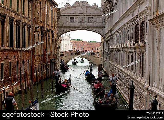 Ansicht der berühmten Stadt Venedig in der Lagune von Venedig/Italien - View of the famous town Venice in the Venetian lagoon/Italy