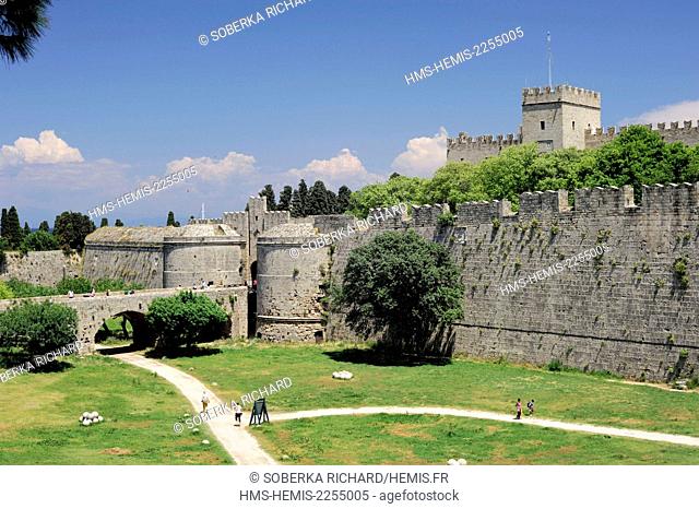 Greece, Dodecanese Islands, Rhodes island, city of Rhodes, old town, medieval city listed as World Heritage by UNESCO, Amboise gate of the fortress and the...