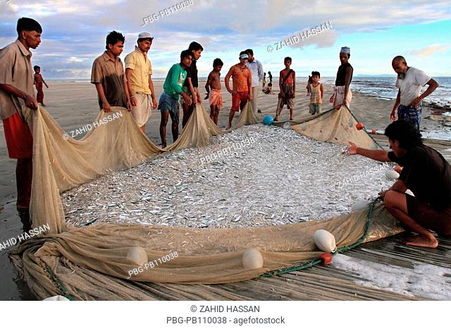 Fishing in the Bay of Bengal at the Saint MartinÆs Island, locally known as Narkel Jinjira It is the only coral island and one of the most famous tourist spots...