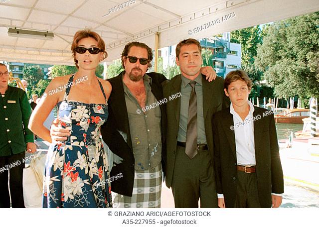 Olatz López, Julian Schnabel, Javier Bardem and Vito Maria Schnabel. Director and cast of the film 'Before night'. Venice, 2000