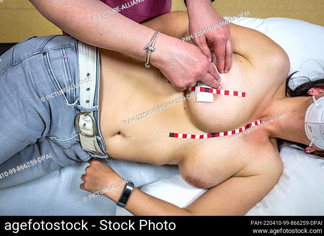PRODUCTION - 30 March 2022, Saxony, Reichenbach: Blind medical tactile examiner (MTU) Christine Kanetzki examines a patient's breast at the Paracelsus Clinic in...