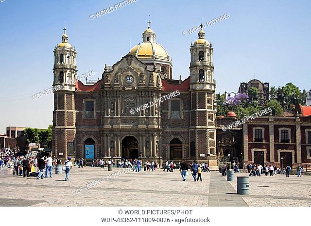 Old Basilica, Basilica de Nuestra Senora de Guadalupe, Our Lady of Guadalupe, Mexico City, Mexico Date: 02 04 2008 Ref: ZB362-111809-0026 COMPULSORY CREDIT:...
