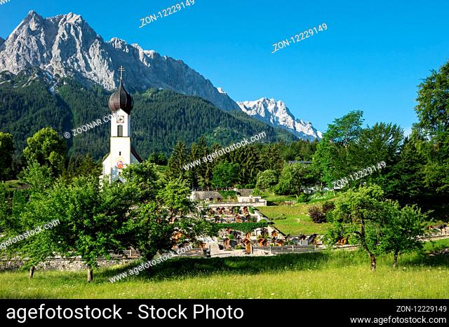 Unterhalb der Zugspitze, Dorfkirche in Grainau, Werdenfelser Land