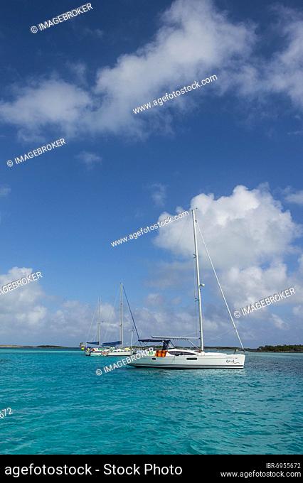 Sailing boat in the turquoise waters of the Exumas, Bahamas, Caribbean, Central America