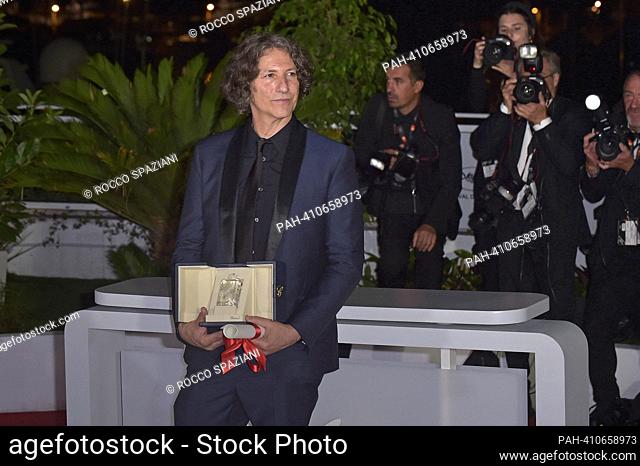 CANNES, FRANCE - MAY 27: Jonathan Glazer poses with The Grand Prix Award for 'The Zone of Interest' during the Palme D'Or winners photocall at the 76th annual...