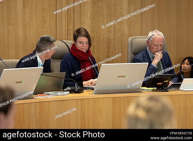 Brussels city council chairwoman Liesbet Temmerman (C) and Brussels city secretary Dirk Leonard (R) pictured during a meeting of the city council of Brussels...