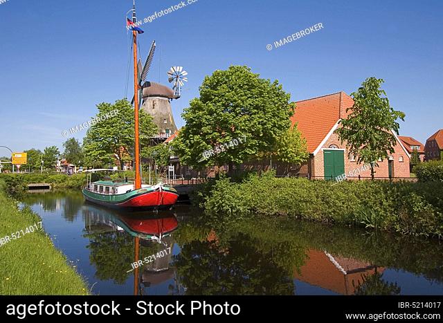 Canal and windmill, Westgroßefehn, East Frisia, Lower Saxony, Germany, German Fehnroute, Europe