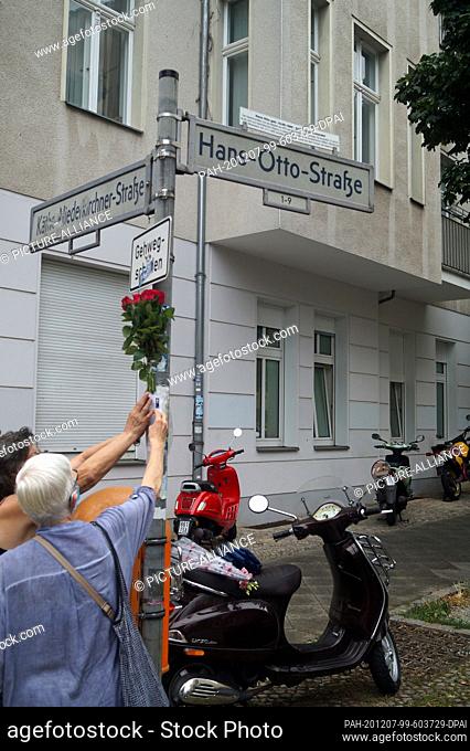 10 August 2020, Berlin: Commemoration of Hans Otto (actor - murdered by National Socialists at the age of 33) on the occasion of his 110th birthday by residents...