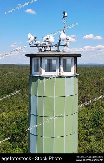 09 June 2021, Brandenburg, Zesch am See: Radio technology and a camera are mounted on the roof of the fire watch tower ""Zesch"" near Wünsdorf by the...