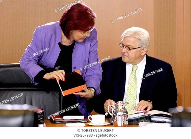 Frank-Walter STEINMEIER ( SPD ), federal foreign minister, together with Heidemarie WIECZOREK-ZEUL ( SPD ), federal minister for economic cooperation and...