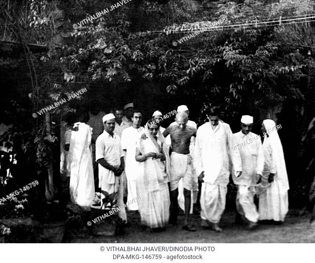Mahatma Gandhi in the residence of his host ; Sumati Morarjee Juhu Beach ; Mumbai ; May 1944 ; India NO MR