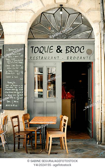 Entrance of the restaurant and flea Toque et Broc, rue de la Rousselle in Bordeaux. Aquitaine. France. Europe. Gironde