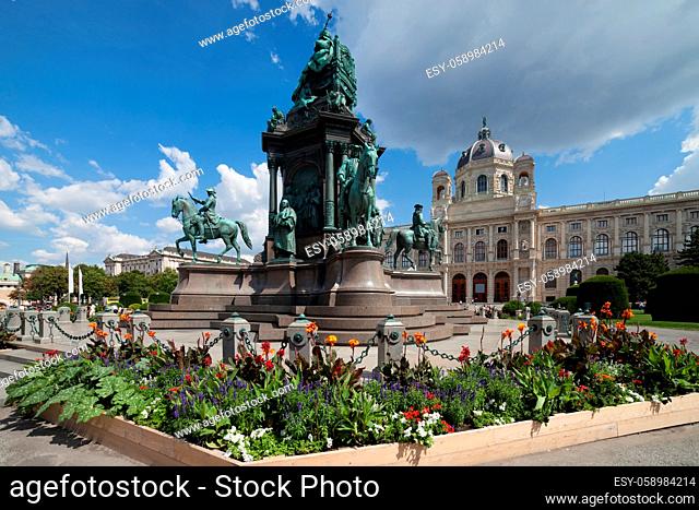 Austria, city of Vienna, Maria Theresien Platz, Empress Maria Theresa Monument (1888), Kunsthistorisches Museum in the background