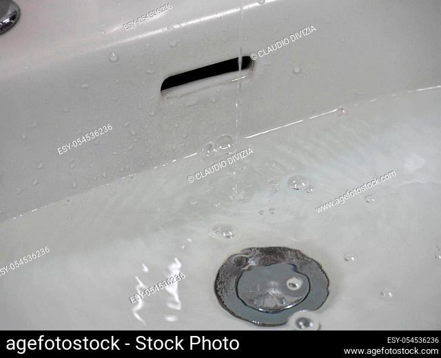 tap faucet in a bathroom basin sink